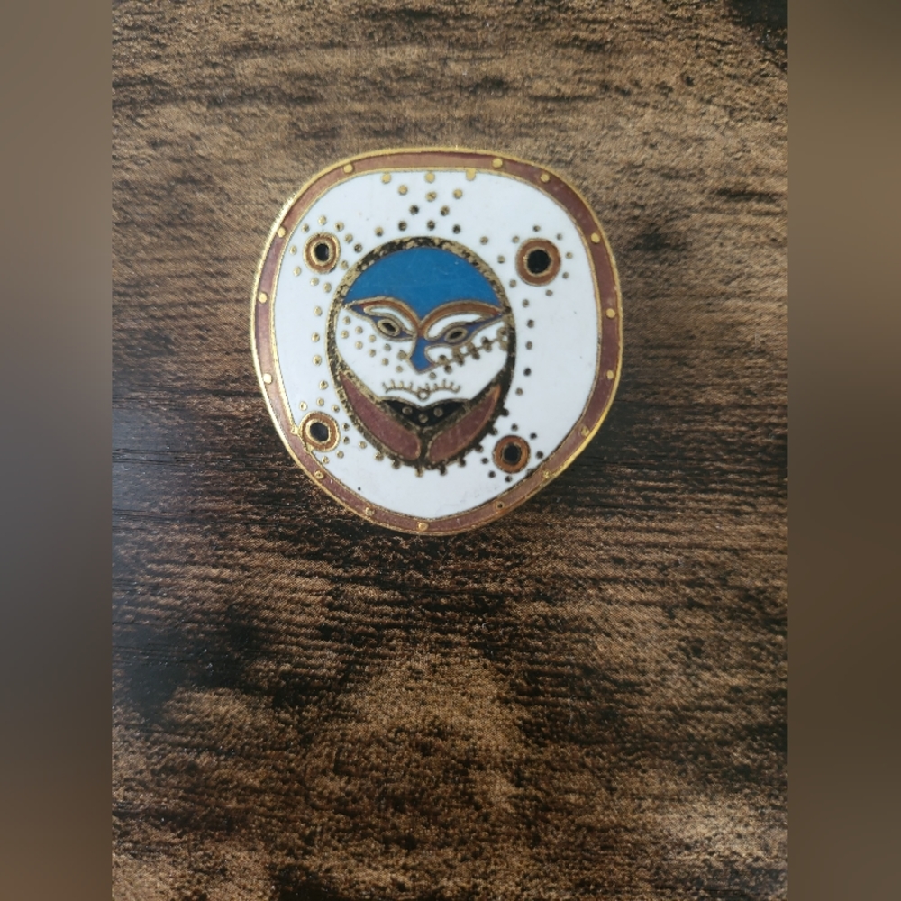 1970's era owl broach-metal-1 inch X 1 inch